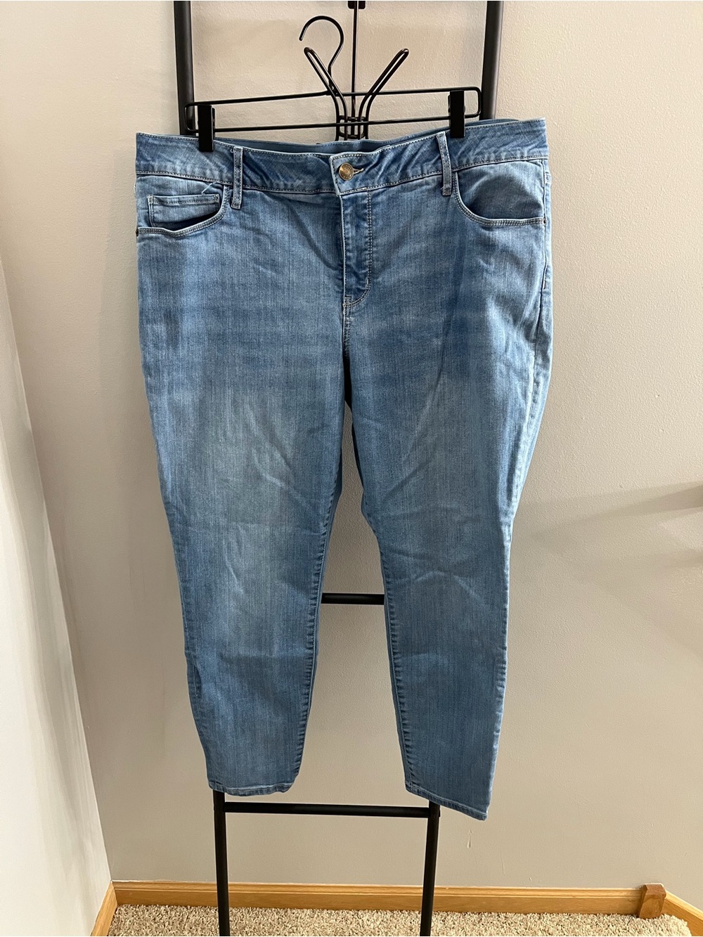 Ava & Viv Light Wash Skinny Ankle Jeans Non Distressed